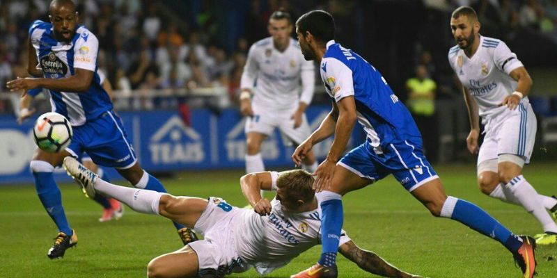 4 yếu tố tạo nên tight possession là gì trong bóng đá