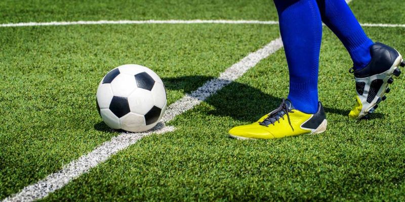 Các quy định cơ bản về kick off trong bóng đá là gì