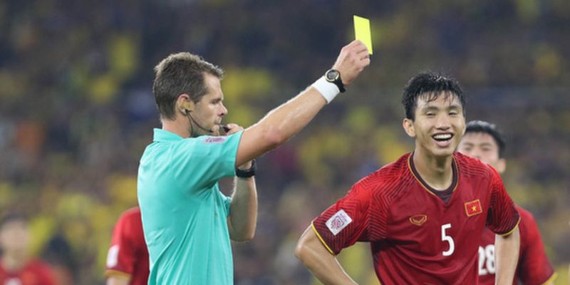Nguồn gốc và lịch sử ra đời của thẻ vàng trong bóng đá