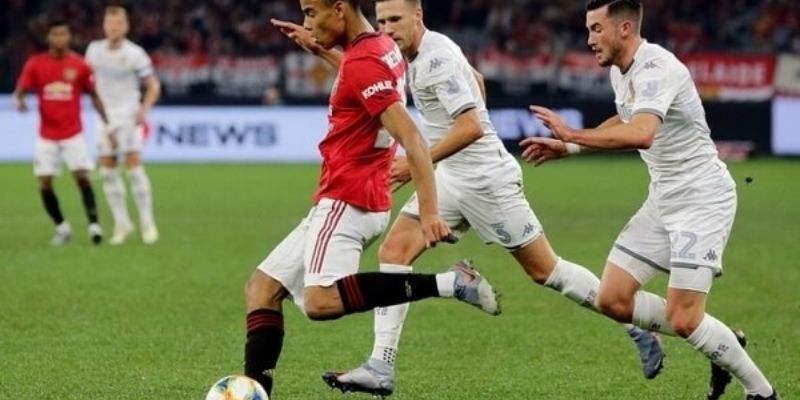 Những tình huống kick off đặc biệt trong bóng đá