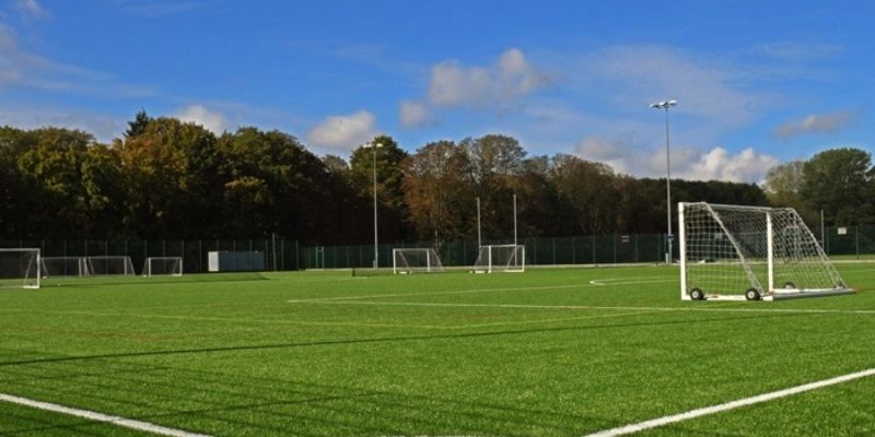 Sự khác biệt giữa đường pitch và đường piste